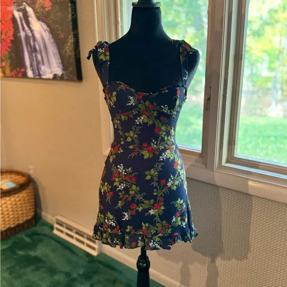 Floral Print The Reformation Christine Dress REFORMATION Christine Dress Aeries Ivory Floral Print The Reformation Christine Dress REFORMATION Christine Dress Aeries Ivory